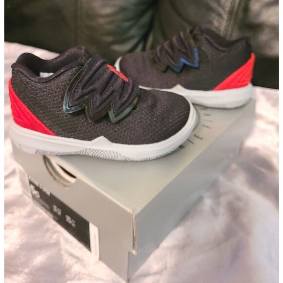 Nike Kyrie 5 black and red toddler sneaker size 5c - Picture 1 of 4